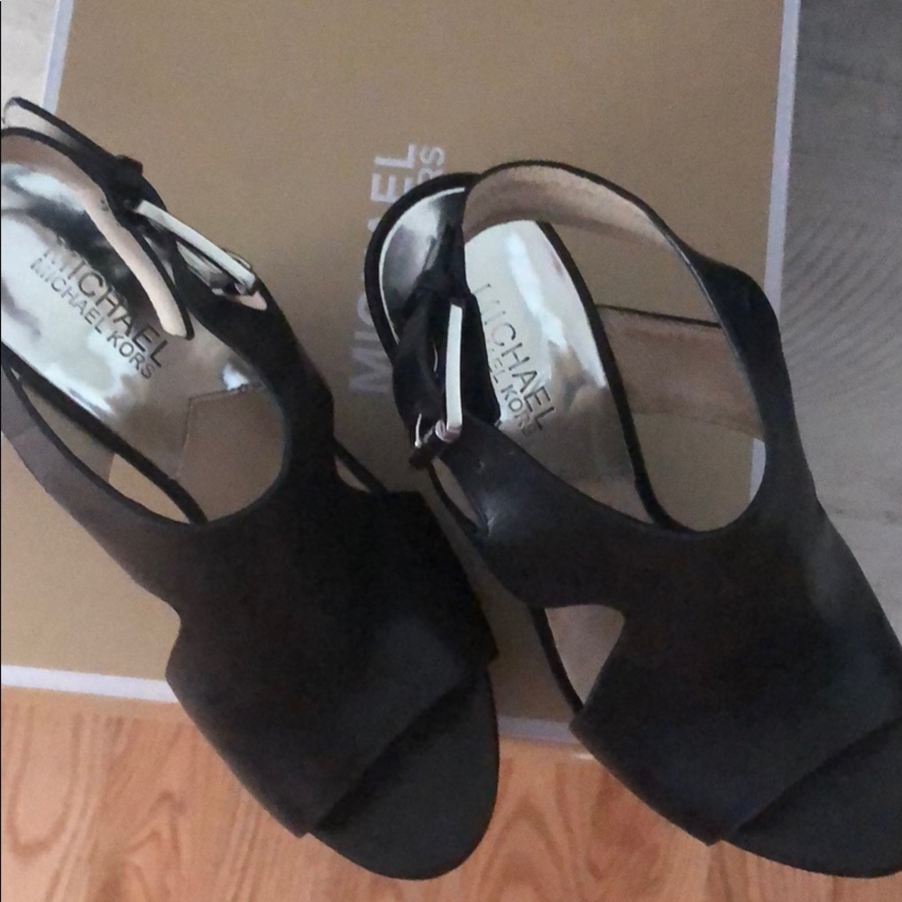 Micheal Kors Josephine wedge black. - Picture 5 of 5
